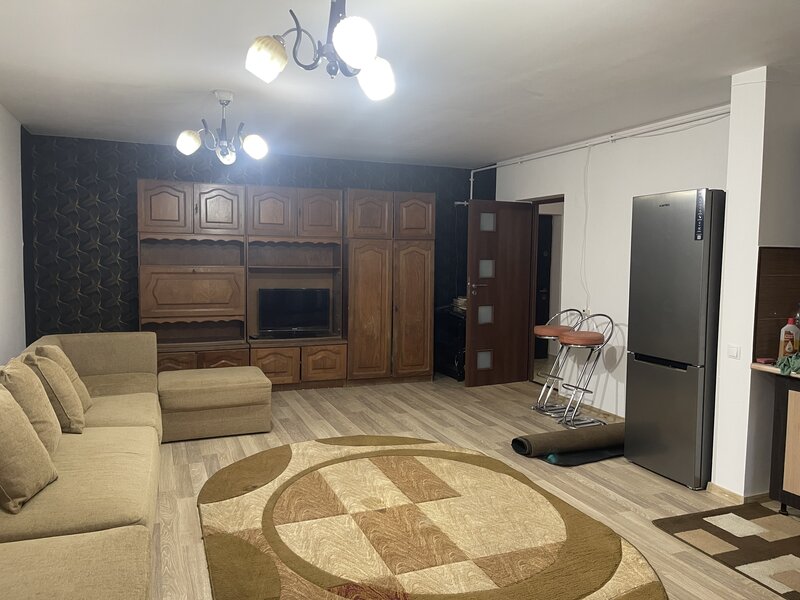 Prelungirea Ghencea, Margelelor, apartament si curte parter.