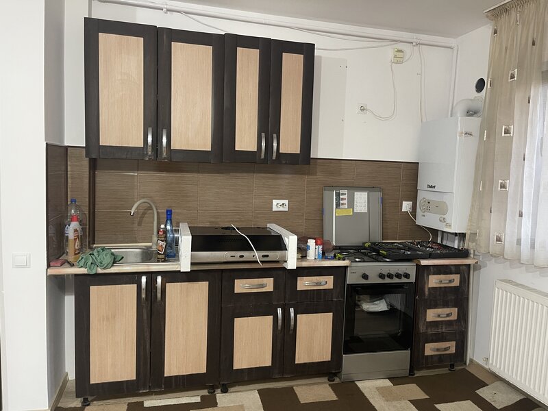 Prelungirea Ghencea, Margelelor, apartament si curte parter.