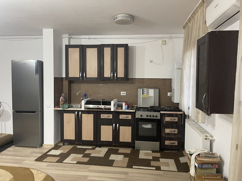 Prelungirea Ghencea, Margelelor, apartament si curte parter.