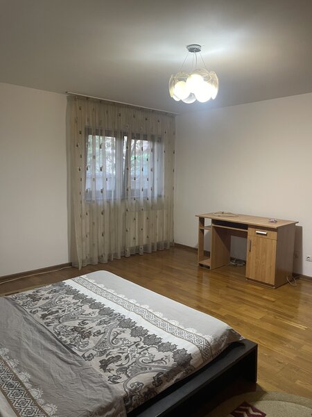 Prelungirea Ghencea, Margelelor, apartament si curte parter.