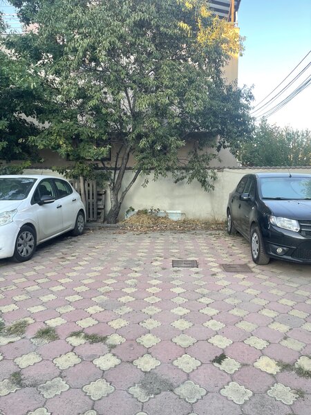 Prelungirea Ghencea, Margelelor, apartament si curte parter.