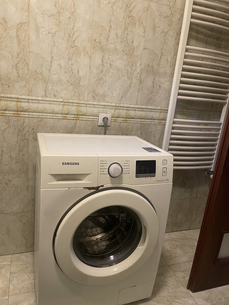 Prelungirea Ghencea, Margelelor, apartament si curte parter.