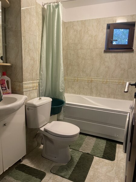 Prelungirea Ghencea, Margelelor, apartament si curte parter.